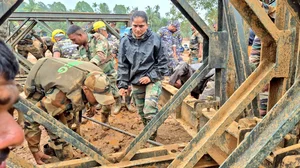 X/@PRODefNgp
 : Maj Seeta Shelke along with her team of Engineers Regiment of Indian Army in the process of building bridge for relief ops 